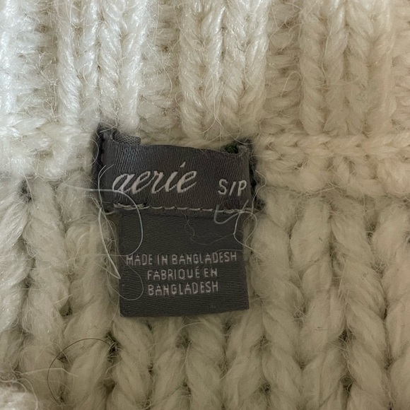 Aerie Ivory cable knit long sleeve sweater round Neck Fisherman Size Small - Picture 2 of 10